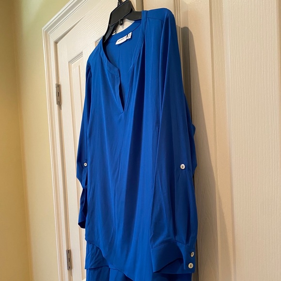 Susan Graver tiered blouse w/ adjustable sleeves - Picture 3 of 4